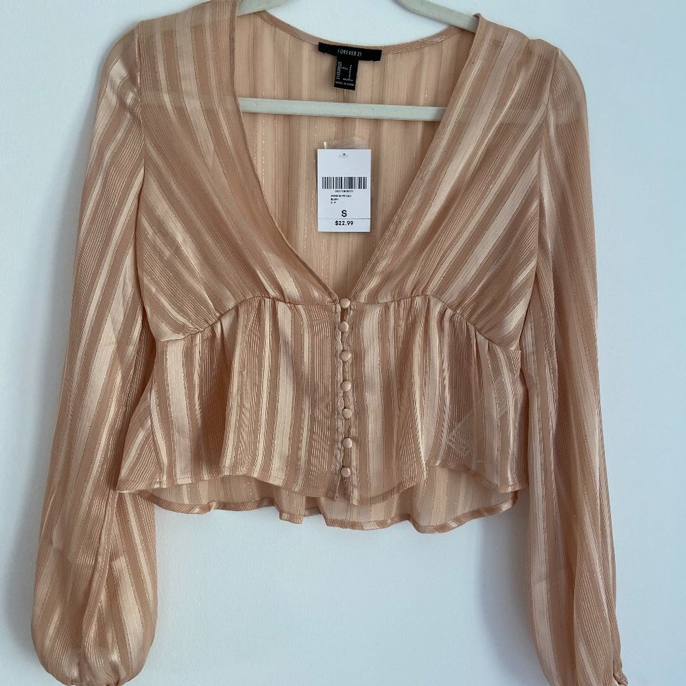 Adorable long sleeve low cut top!